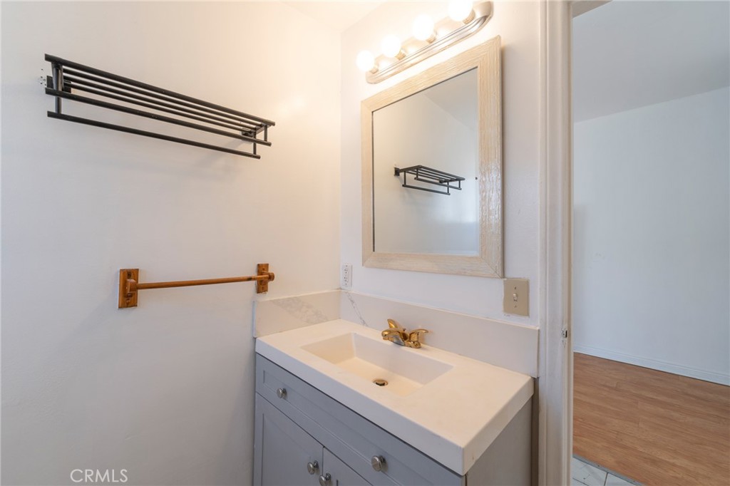 532 S Flower Street Property Photo 15