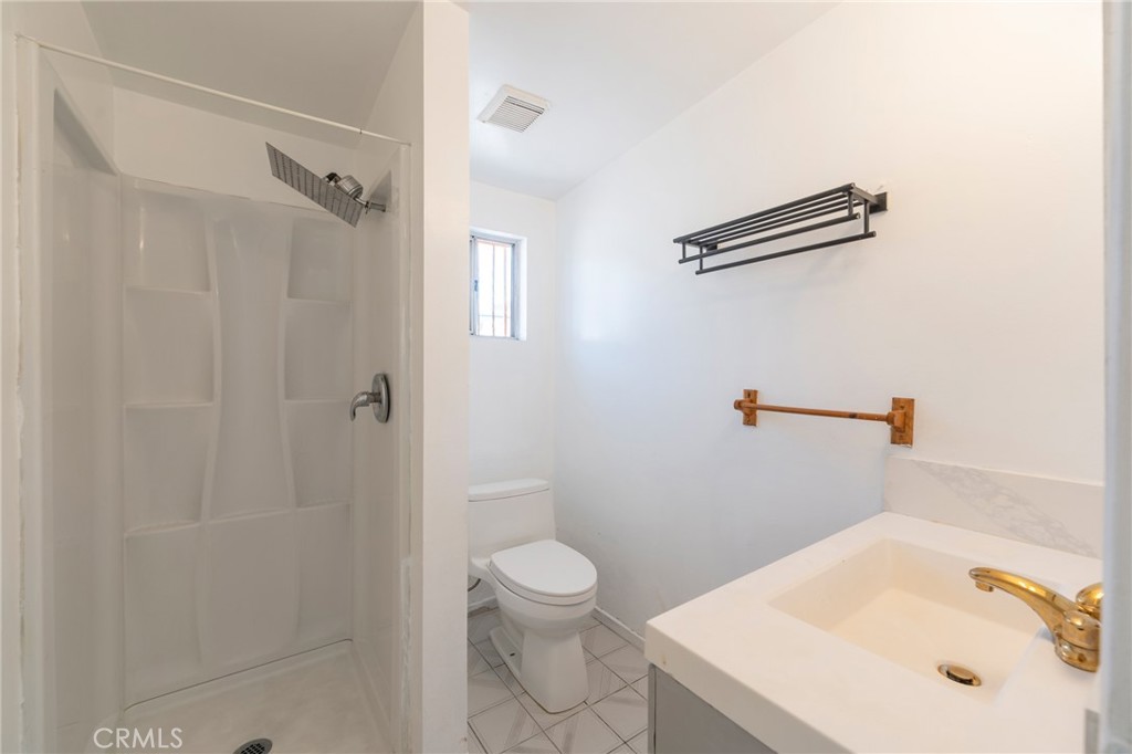 532 S Flower Street Property Photo 16