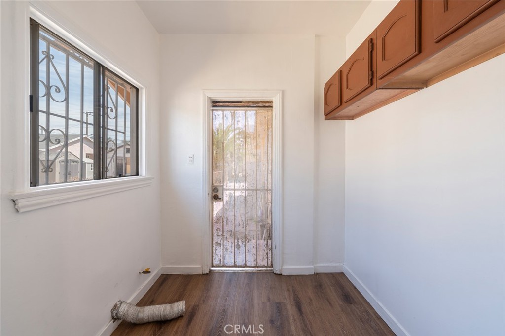 532 S Flower Street Property Photo 20