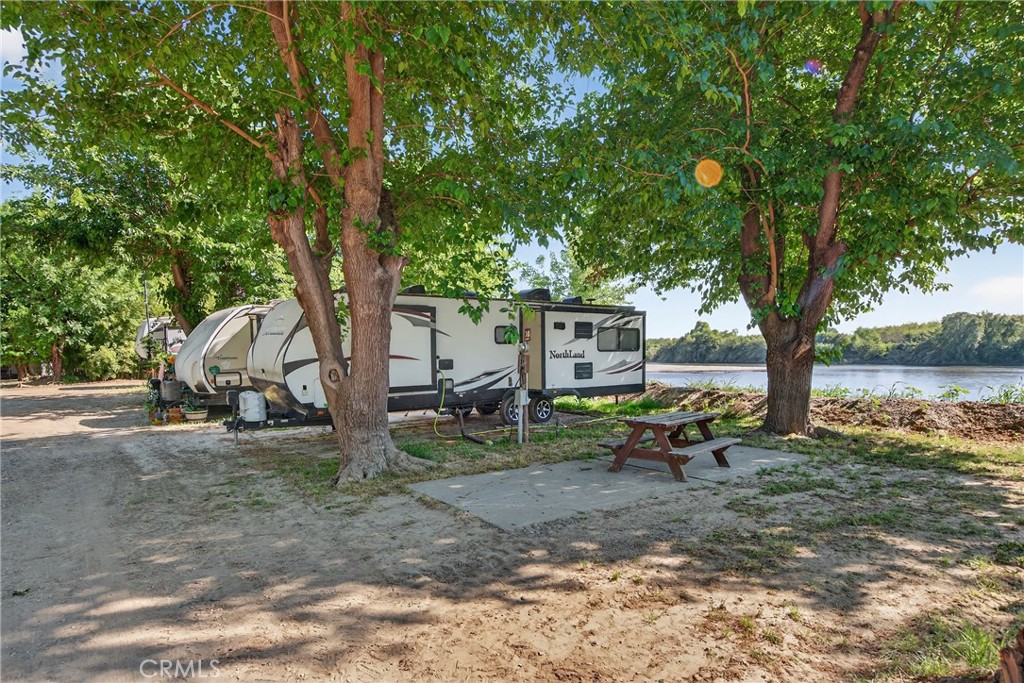 25433 South Avenue Property Photo 2