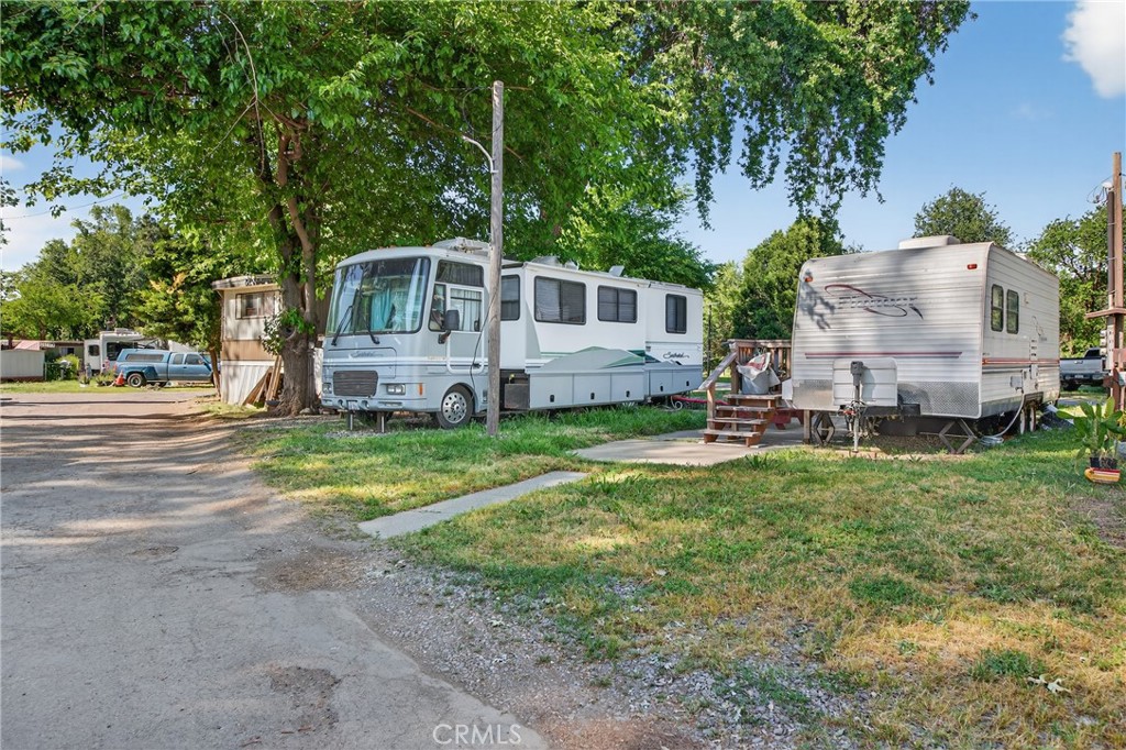 25433 South Avenue Property Photo 6