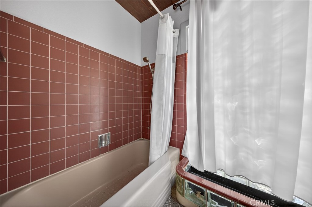 25433 South Avenue Property Photo 14