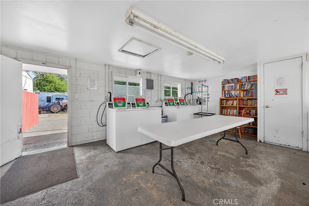 25433 South Avenue Property Photo 15