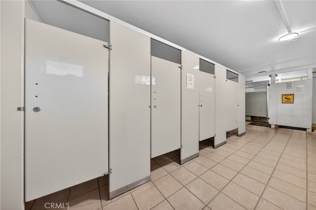 25433 South Avenue Property Photo 16