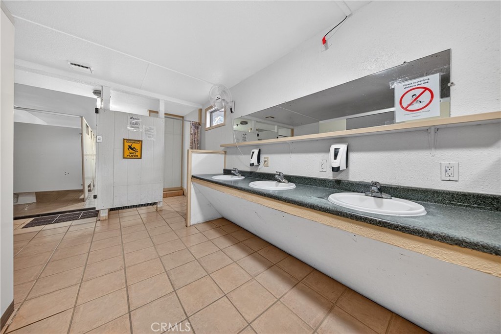 25433 South Avenue Property Photo 17