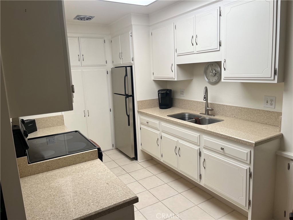 2234 Via Puerta C Property Photo 6