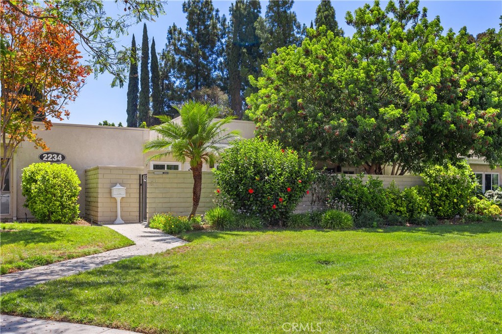 2234 Via Puerta C Property Photo 8