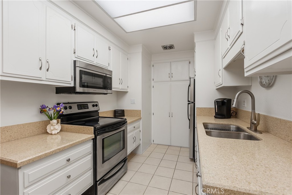 2234 Via Puerta C Property Photo 23