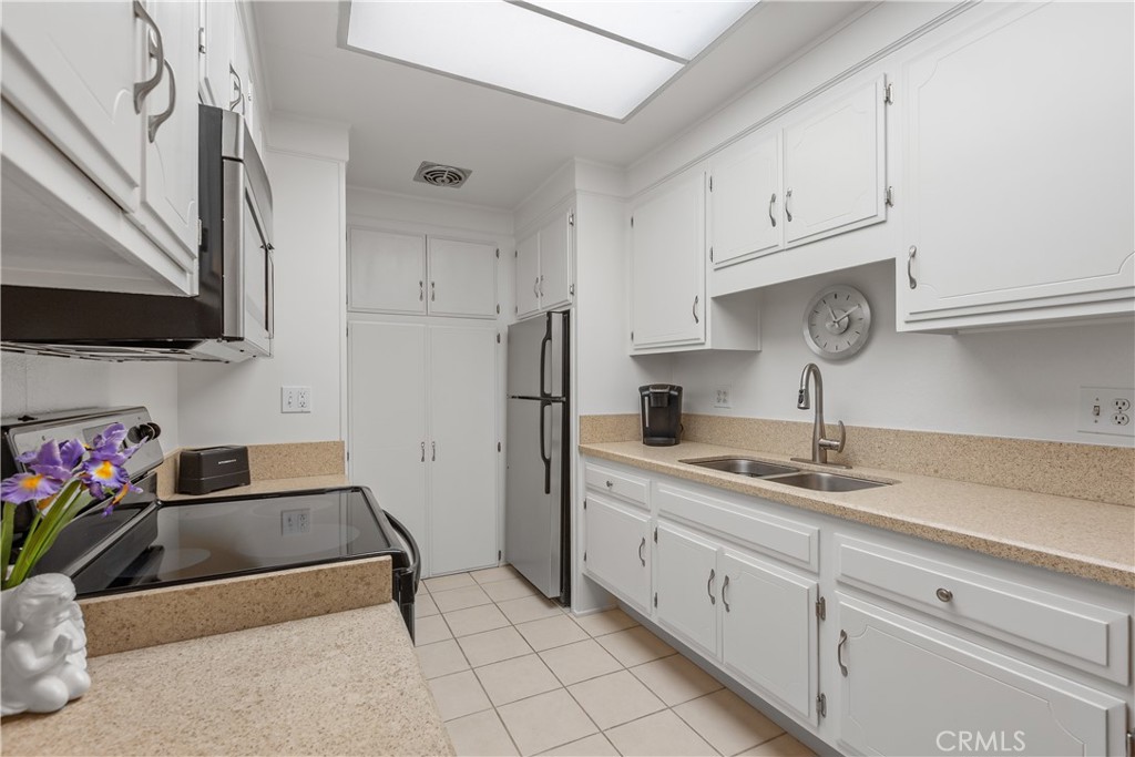 2234 Via Puerta C Property Photo 24
