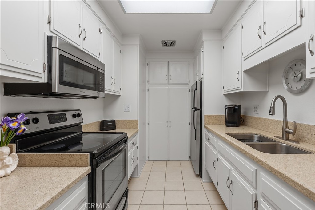 2234 Via Puerta C Property Photo 25