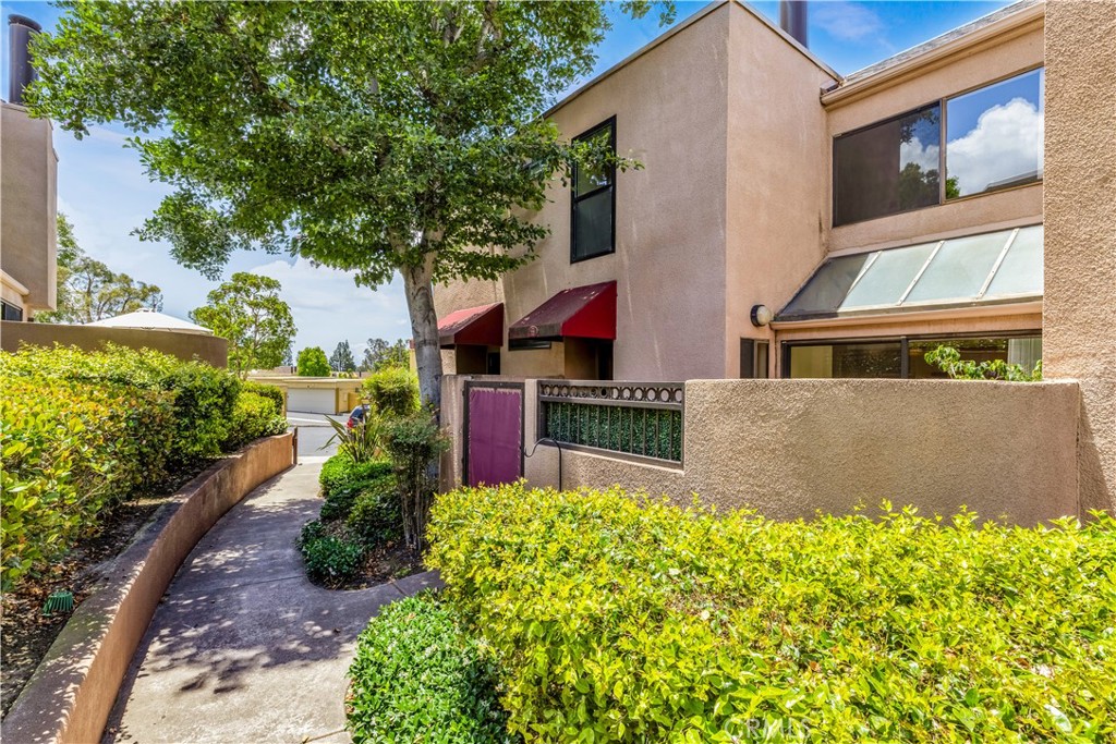 25761 Le Parc 72 Property Photo 1