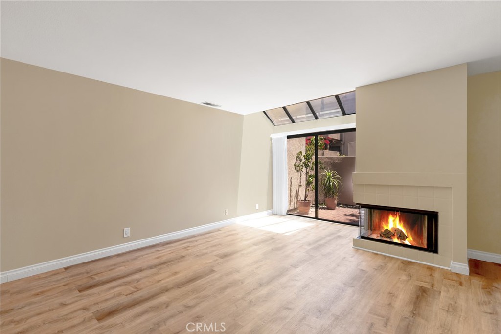 25761 Le Parc 72 Property Photo 3