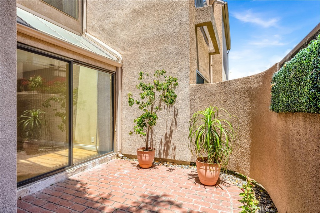 25761 Le Parc 72 Property Photo 8