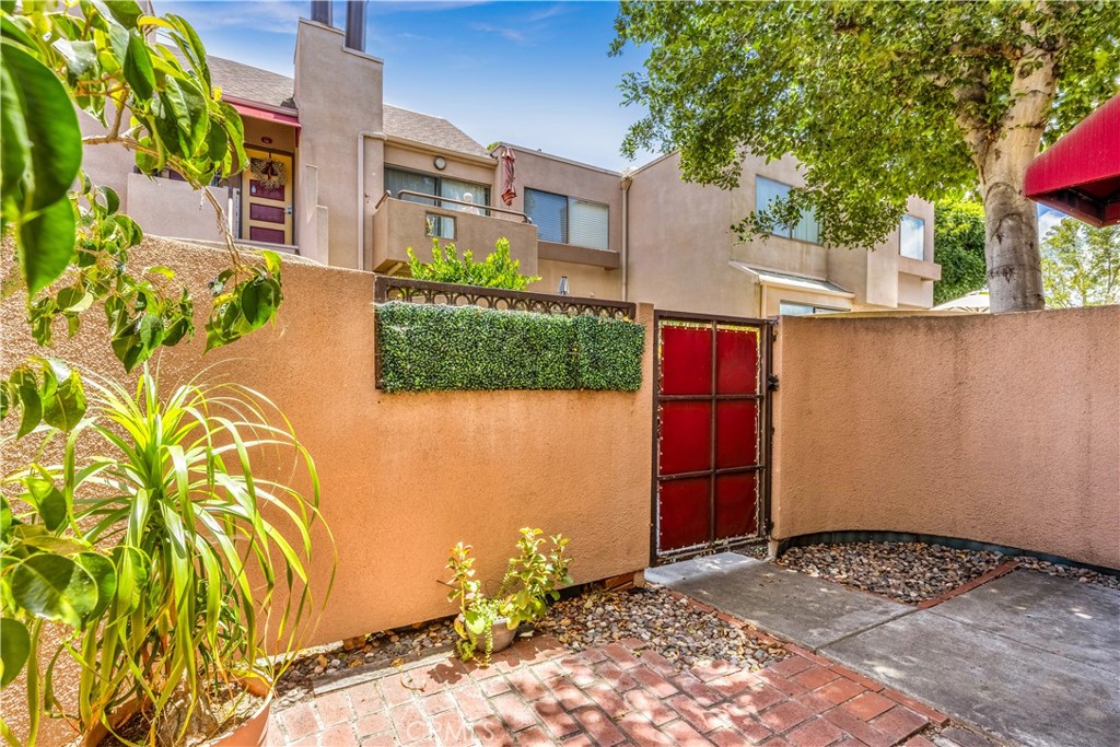 25761 Le Parc 72 Property Photo 9