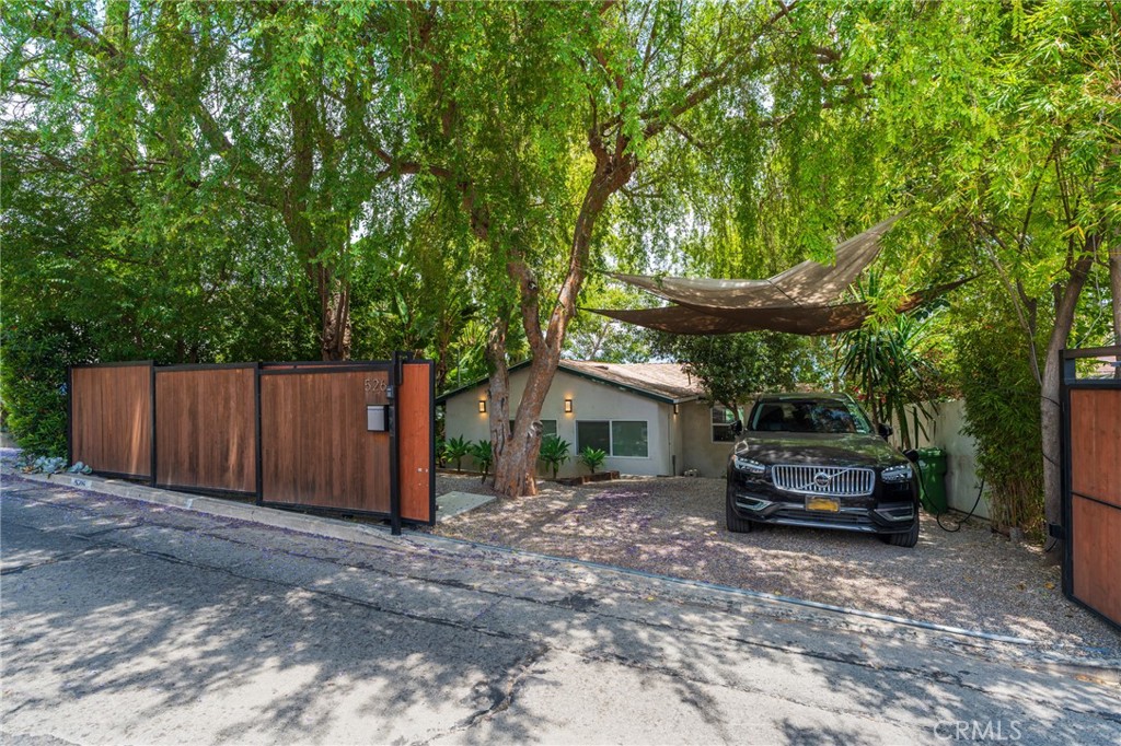 526 Crane Property Photo 2