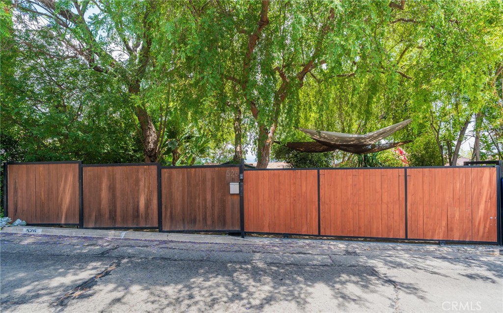 526 Crane Property Photo 3
