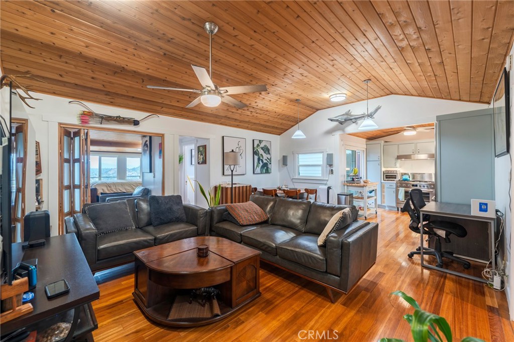 526 Crane Property Photo 5