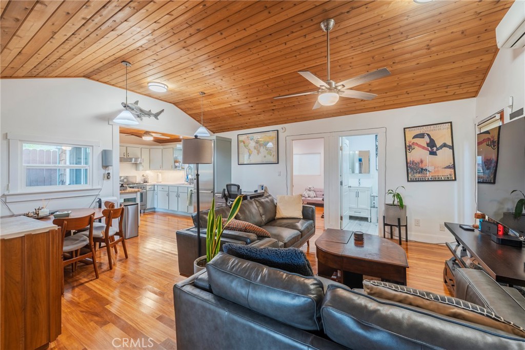 526 Crane Property Photo 6