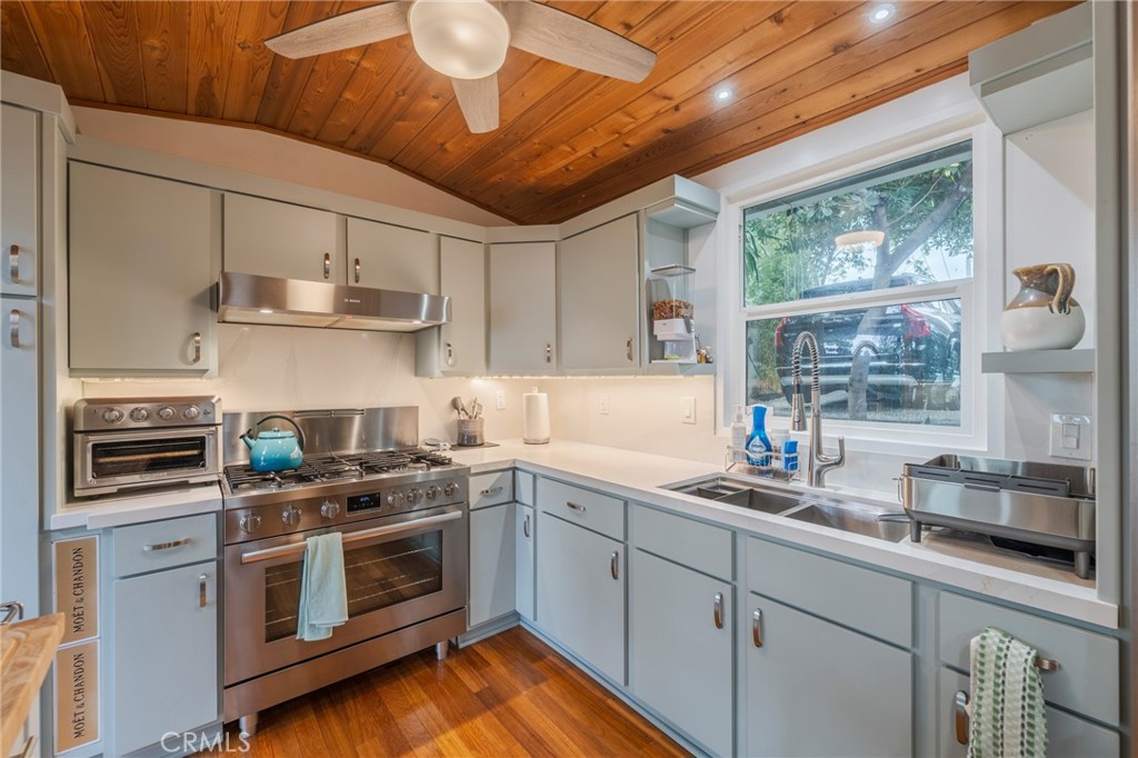 526 Crane Property Photo 7