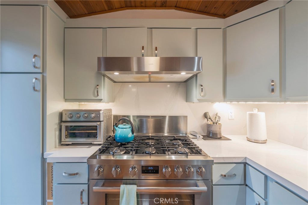 526 Crane Property Photo 8