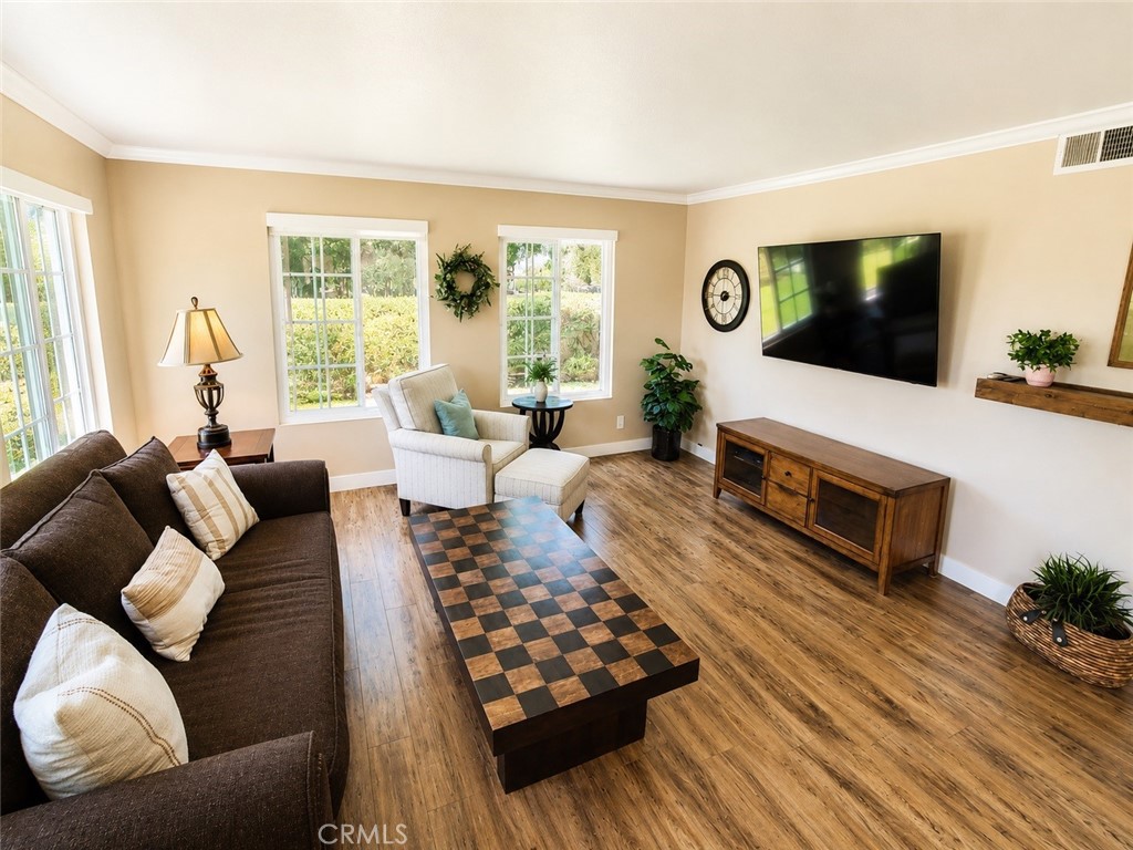 36 Woodleaf Property Photo 3
