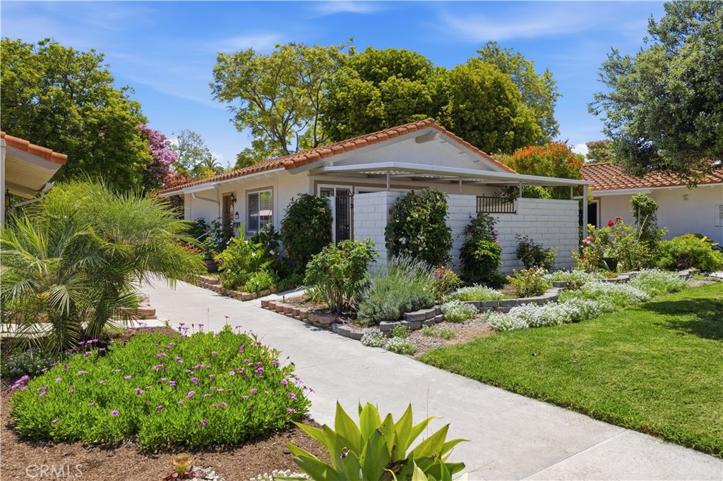 2024 Via Mariposa East A Property Photo 4