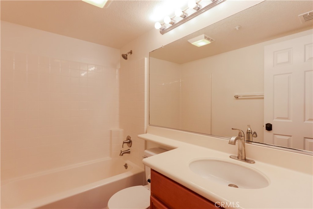 32 Garrison Loop Property Photo 9