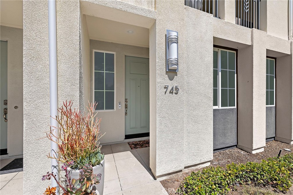 745 Beacon Property Photo 3