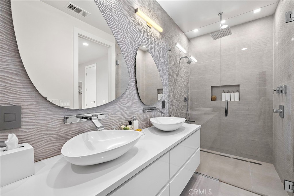 745 Beacon Property Photo 35