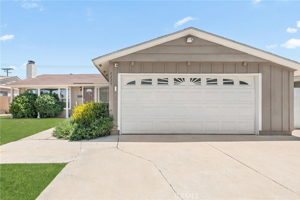4224 W Ash Avenue Property Photo 2