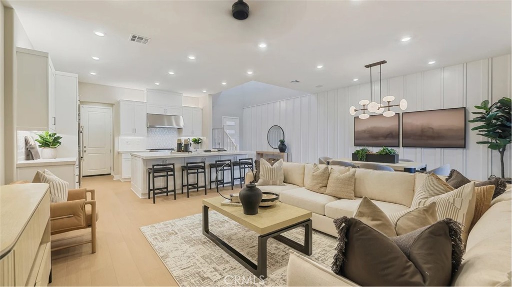 1555 Snowberry Place Property Photo 1