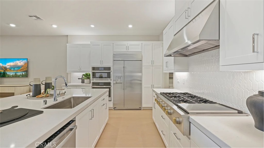 1555 Snowberry Place Property Photo 3