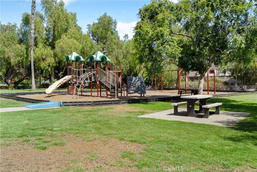 26541 Las Palmas Unit 4 Property Photo 4