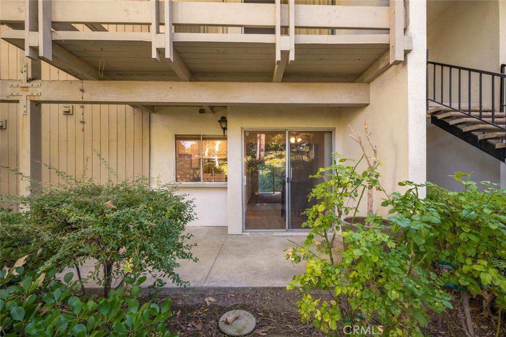 23732 Hillhurst Property Photo 1
