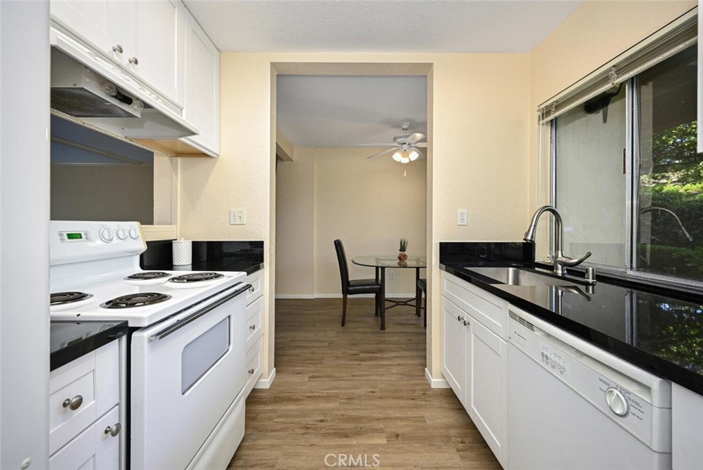 23732 Hillhurst Property Photo 4