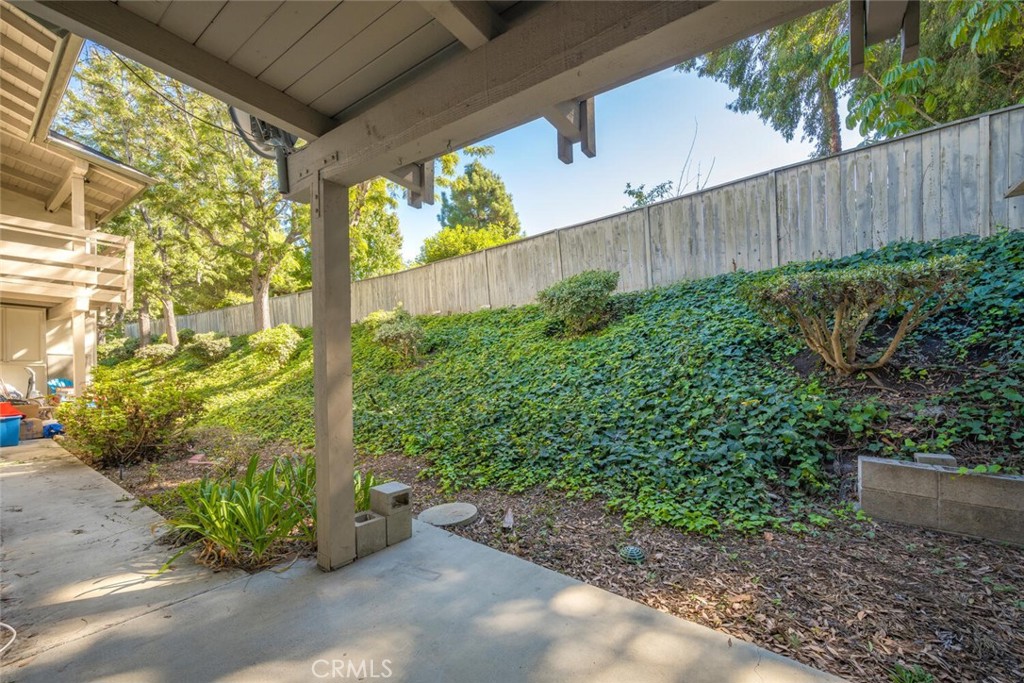 23732 Hillhurst Property Photo 9