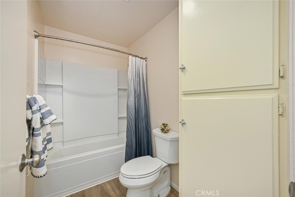 23732 Hillhurst Property Photo 10