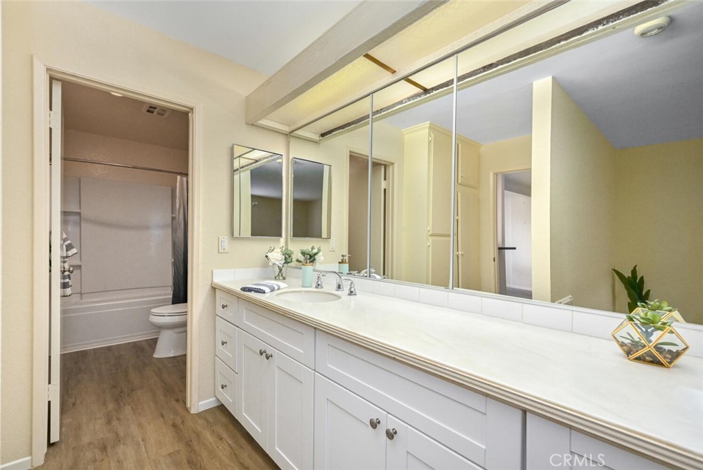 23732 Hillhurst Property Photo 11