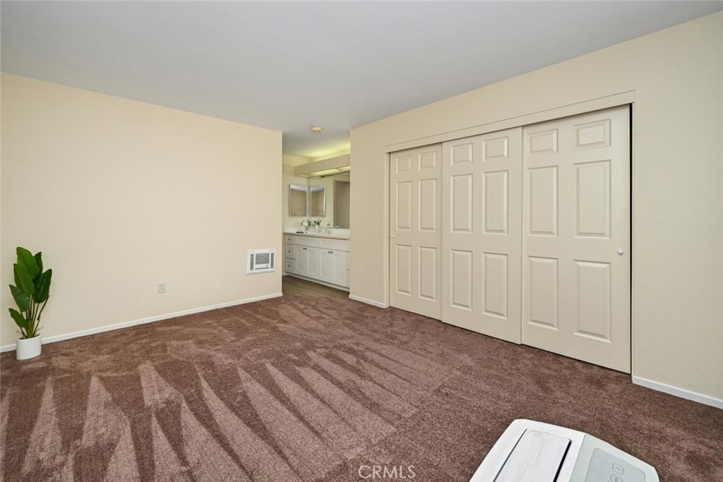 23732 Hillhurst Property Photo 13
