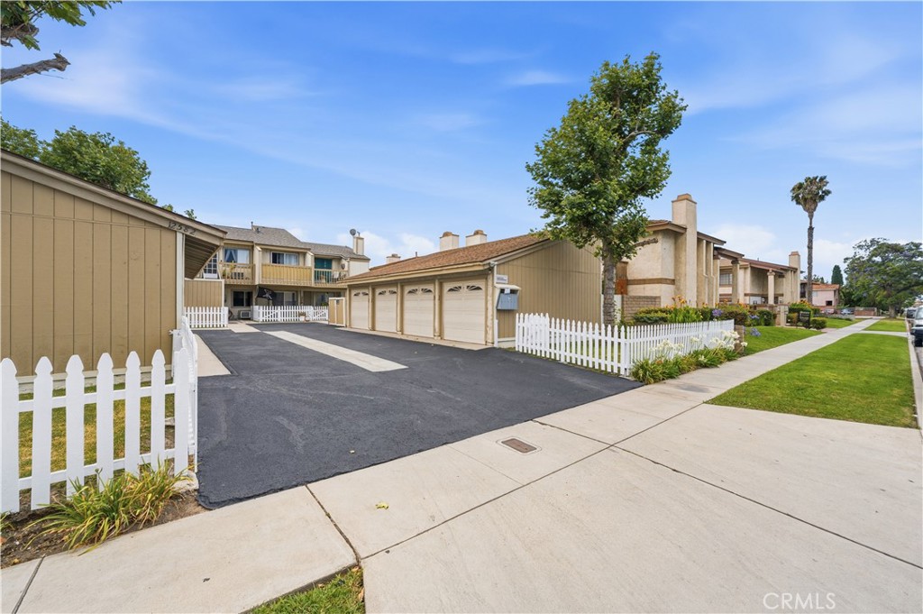 12582 Adelle Street Property Photo 8