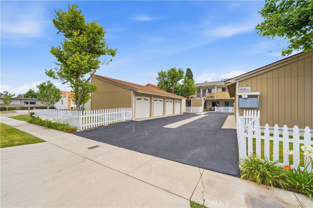 12582 Adelle Street Property Photo 9