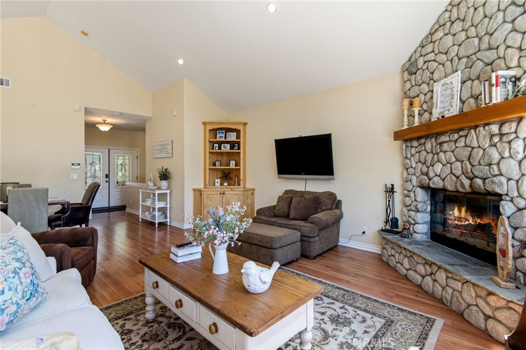 27347 Maplewood Property Photo 4