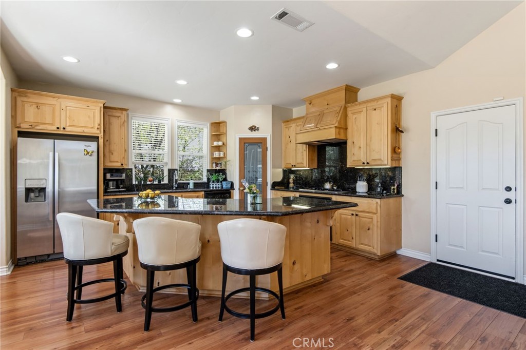 27347 Maplewood Property Photo 7