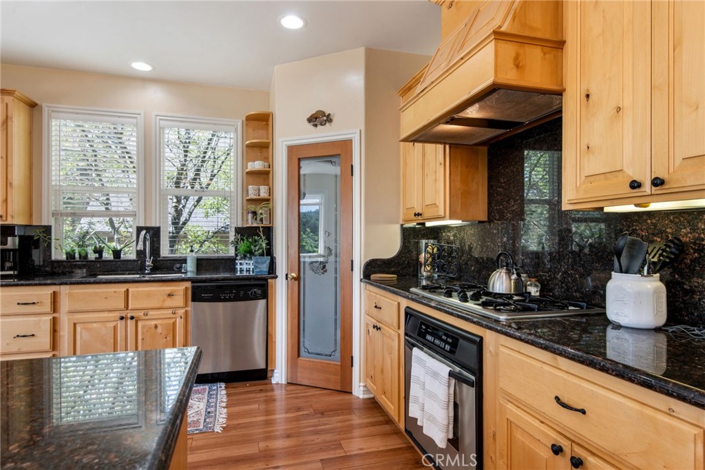 27347 Maplewood Property Photo 8