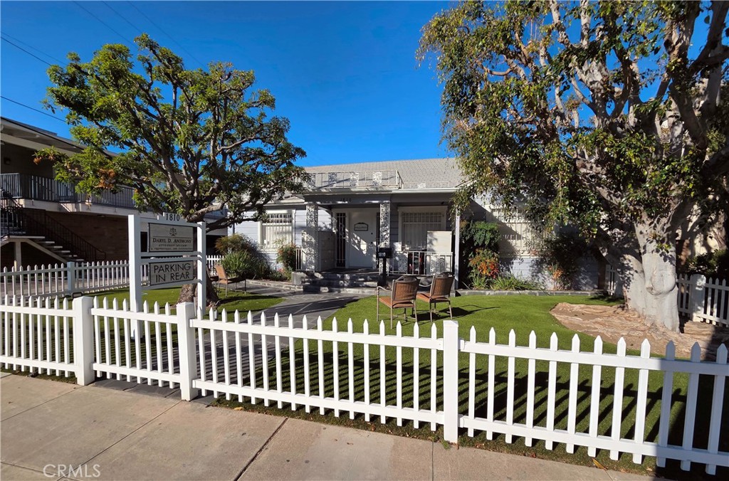 1810 N Broadway Property Photo 1
