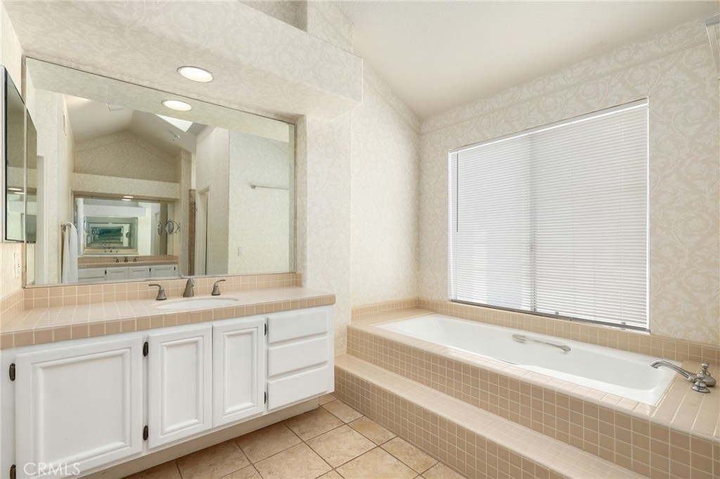 61 Summitcrest Property Photo 40