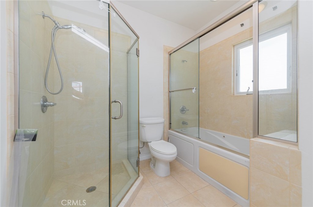 636 E 220th Property Photo 8