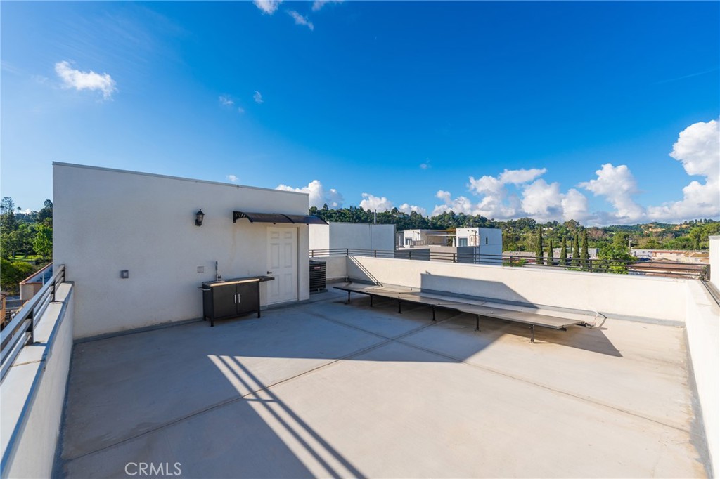714 N Chestnut Avenue Property Photo 33