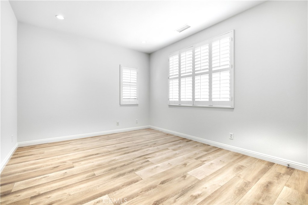 210 Mantle Property Photo 16