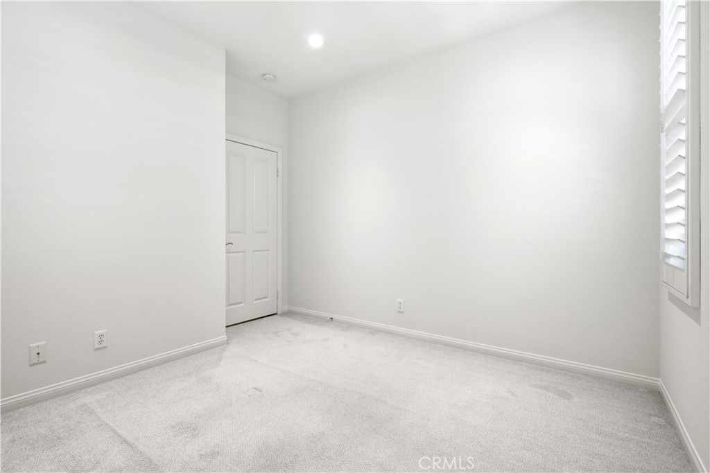 210 Mantle Property Photo 35